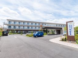 明るい日差しのエントランス