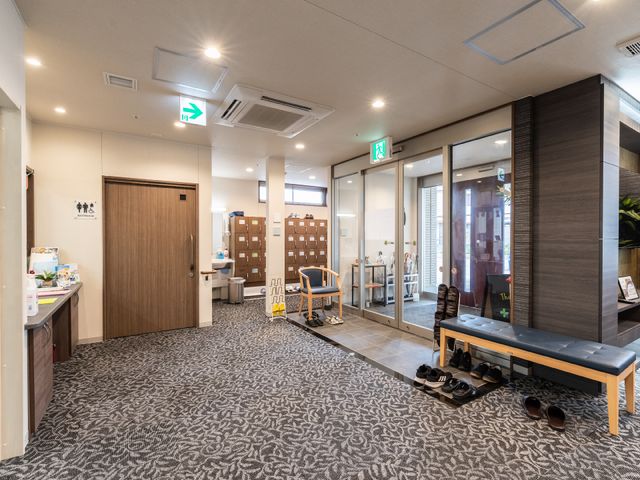 エントランスと受付の風景