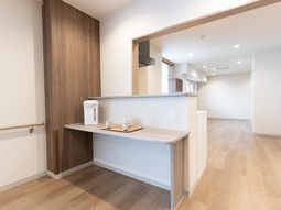 明るい居室の一角