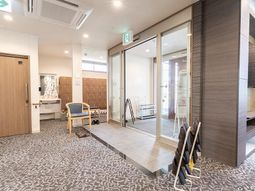 モダンなエントランス風景