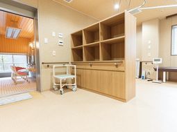 機能訓練室の明るい空間