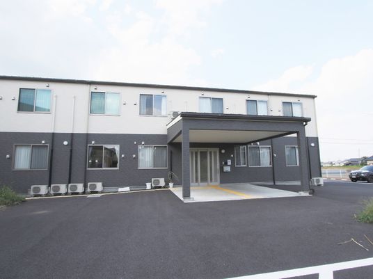 モダンな外観の建物