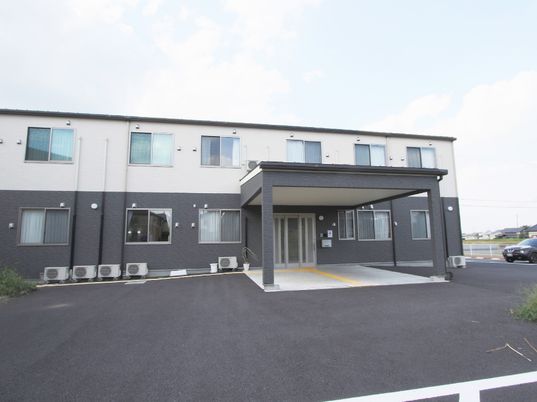モダンな外観の建物