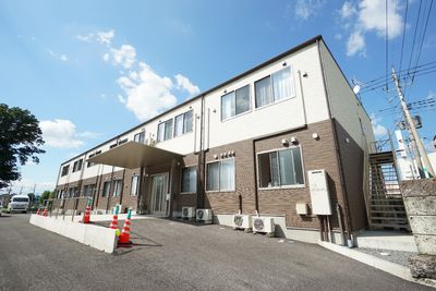 晴れた日の外観