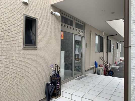 開放的な出入口