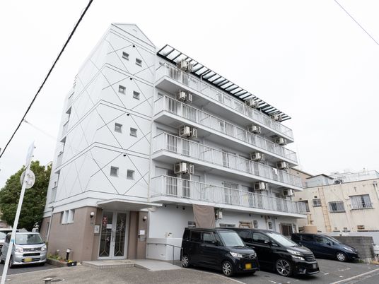 多階層建物のエントランス