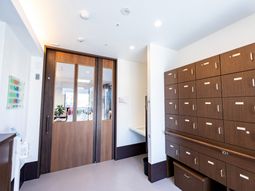 清潔感のあるエントランス