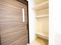 居室の清潔なクローゼット