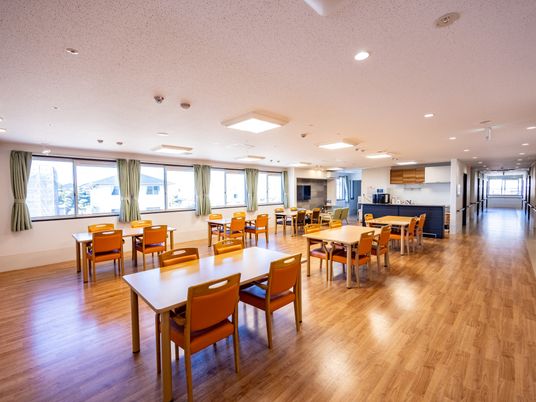 清潔感ある食堂の内観