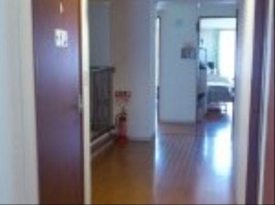 居室への広い廊下