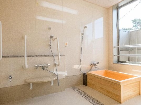 明るい清潔な浴室