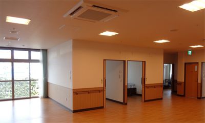 明るいスペースの居室