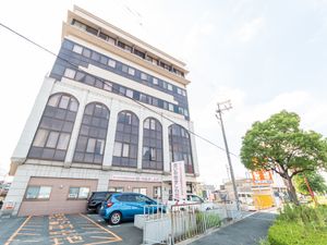 多階層ビルの外観
