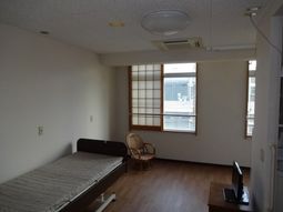 和風の要素がある明るい居室