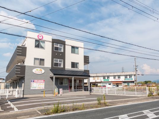 現代的な建物の外観