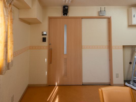床暖房付きの明るい居室