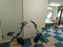 機能訓練用の器具が置かれた部屋