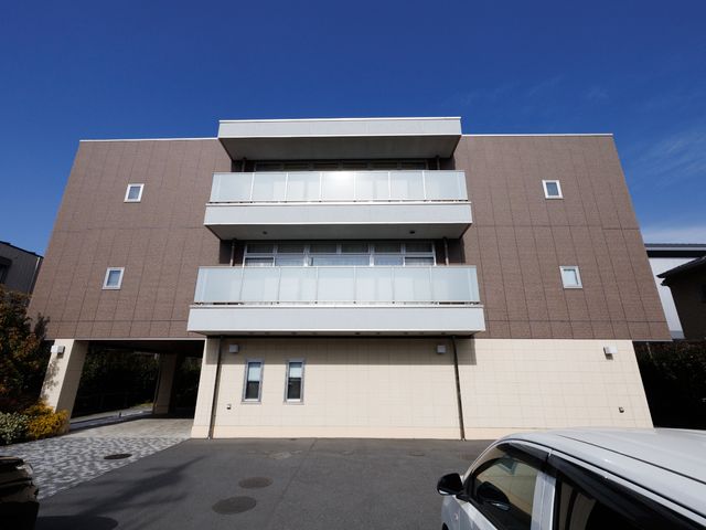 清潔感のある建物の外観 外観 洗練されたデザインの建物です。充実した設備と環境で、お仕事をされたい方におすすめします。