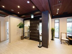 エントランスの温かい雰囲気