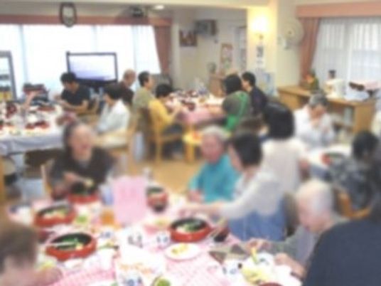 活気ある食事の時間