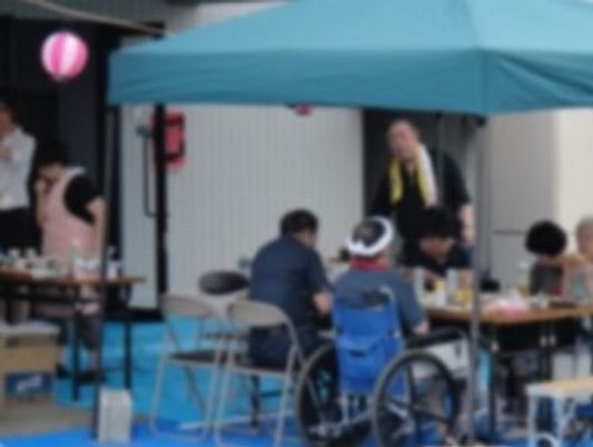 屋外でのイベント風景