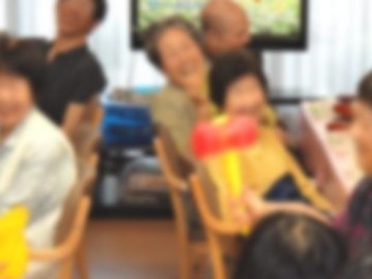 楽しげな集いの様子