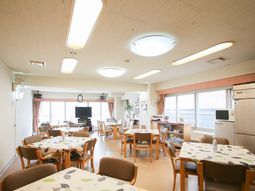 広々とした快適な食堂