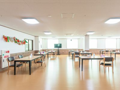 明るい共有ダイニング