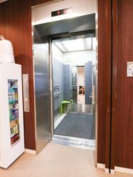 清潔なエレベーター入口