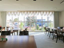 明るいダイニングスペース