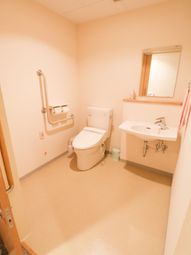 バリアフリートイレの明るい空間