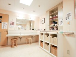 明るい理美容室の風景