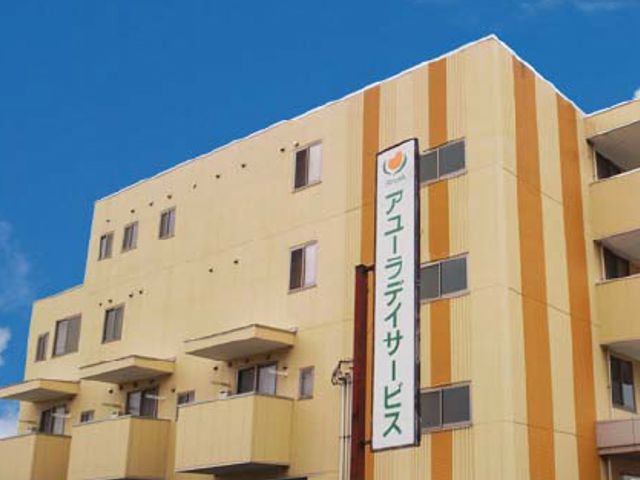 爽やかな外観の建物 外観 明るい空の下に佇む建物の外観です。魅力的な職場環境を感じられるかもしれません。