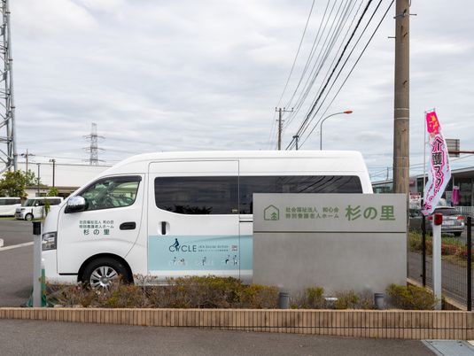 施設前の駐車場