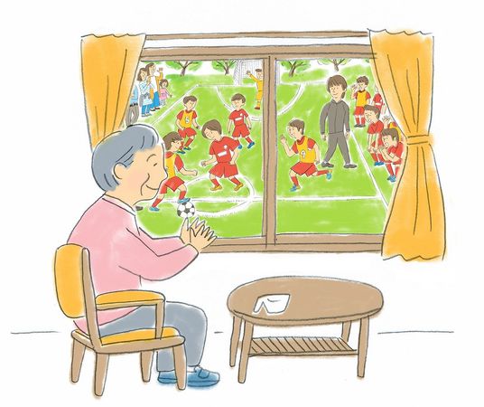 芝生を眺める窓辺の椅子