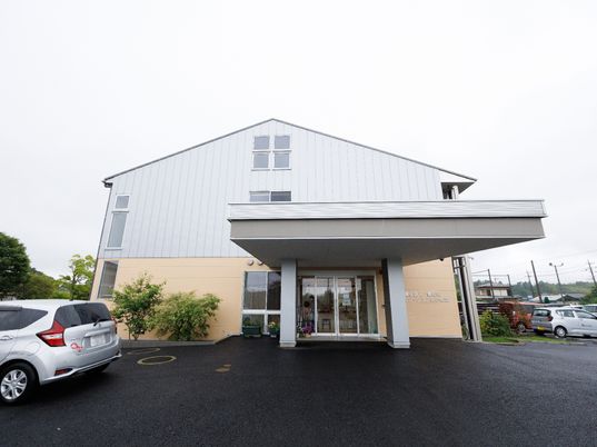 広々とした建物の外観