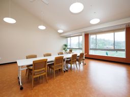 広々とした明るい多目的室