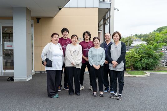 施設スタッフ集合写真