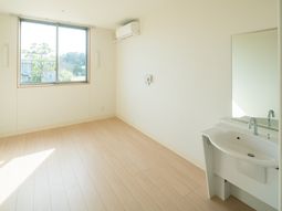 明るい居室の空間