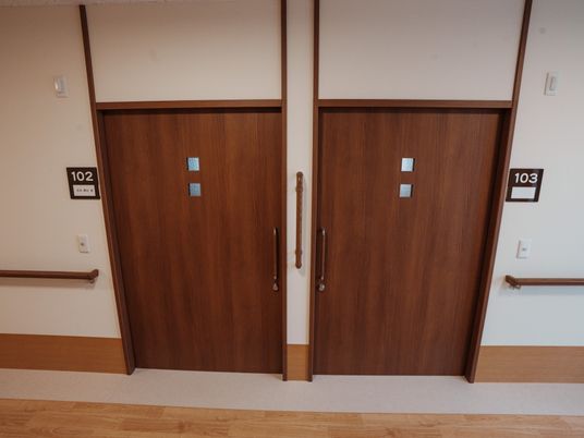 居室の番号付き扉