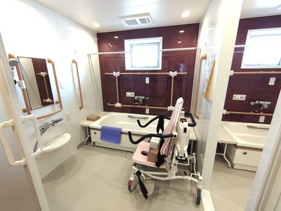 入浴補助を備えた浴室