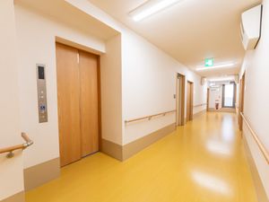 エレベーターと廊下