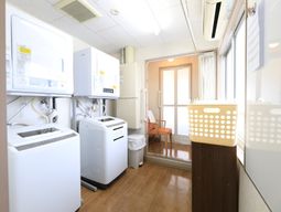 洗濯機と洗面所の部屋