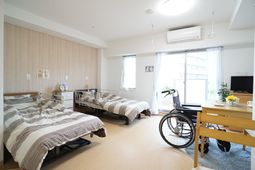 明るい居室の一角