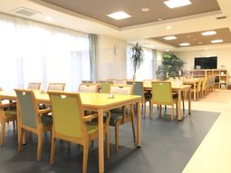 明るい食堂の様子