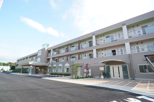広々とした施設の外観