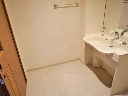 洗面台のある洗面室  