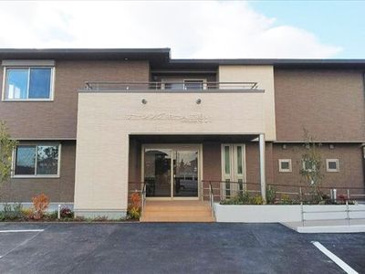 外観の明るい建物