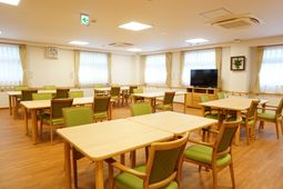 明るい食堂の様子