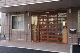 明るいエントランス風景